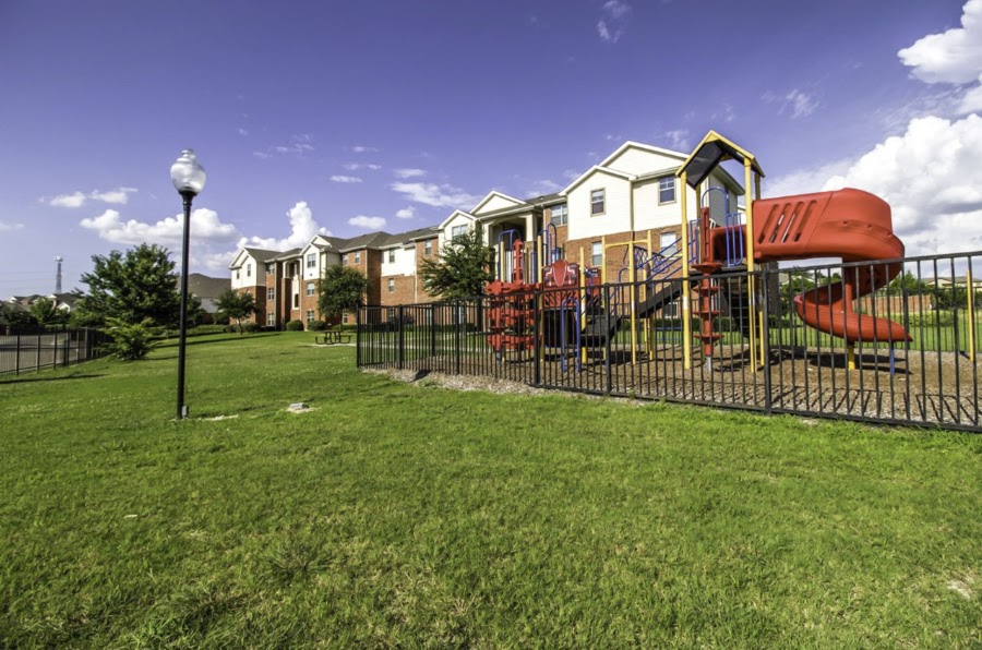 Madison Point apartments at 220 W Overton Rd, Dallas, TX