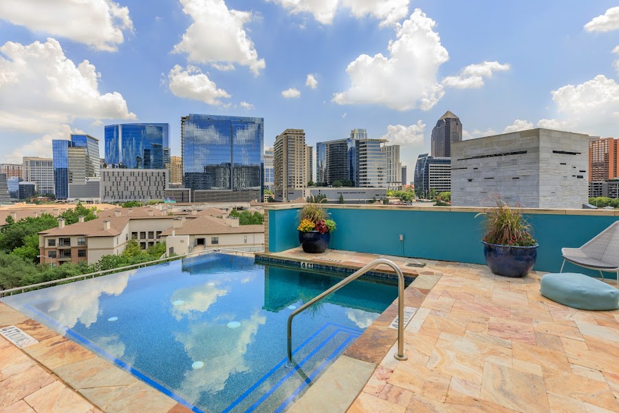 Vista at Dallas apartments at 2345 N Houston St, Dallas, TX