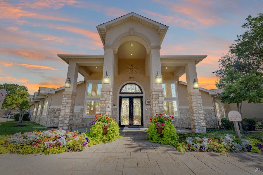 Summit Ridge apartments at 1070 Grandys Ln, Lewisville, TX