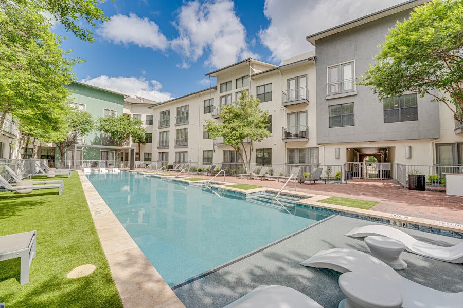 Vue Fitzhugh apartments at 2819 N Fitzhugh Ave, Dallas, TX