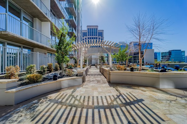 Glass House apartments at 2728 McKinnon St, Dallas, TX