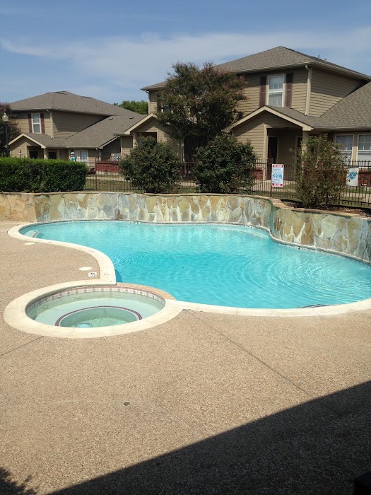 Creekside Terrace apartments at 1000 E Burnett St, Ennis, TX