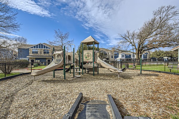 Rosemont at Meadow Lane apartments at 4722 Meadow St, Dallas, TX