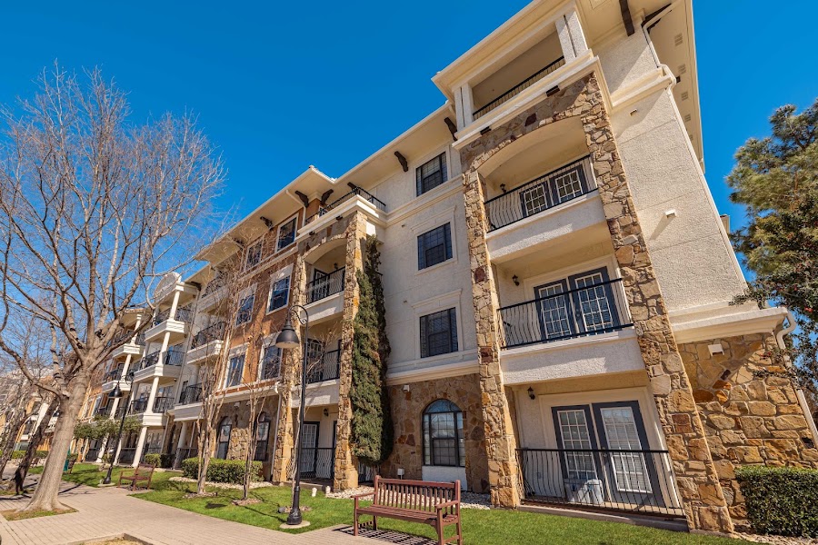 Laguna Vista apartments at 1580 Mira Lago Blvd, Farmers Branch, TX