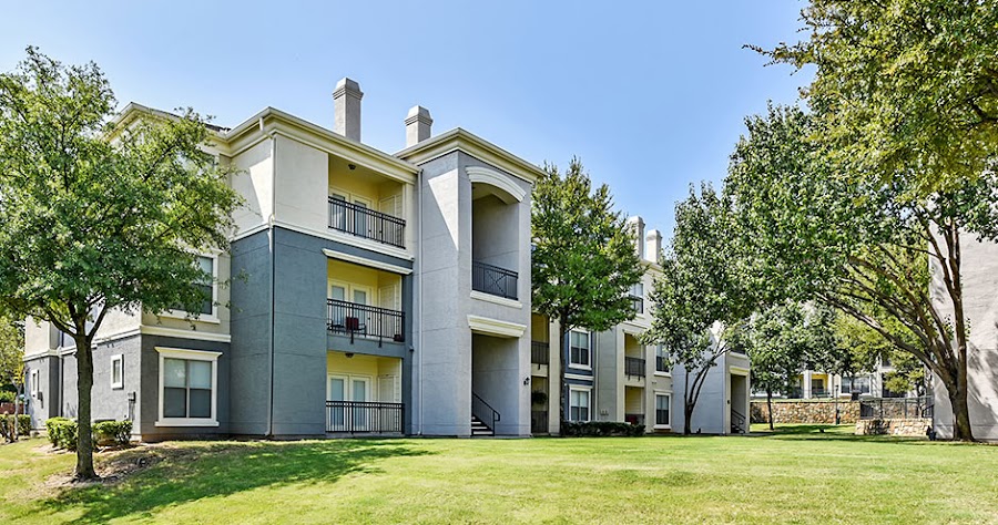 Abbey at Vista Ridge apartments at 350 E Vista Ridge Mall Dr, Lewisville, TX