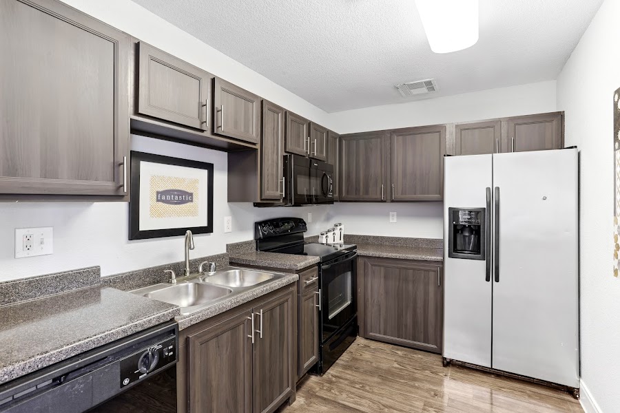 Flats at Five Mile Creek apartments at 423 E Ledbetter Dr, Dallas, TX