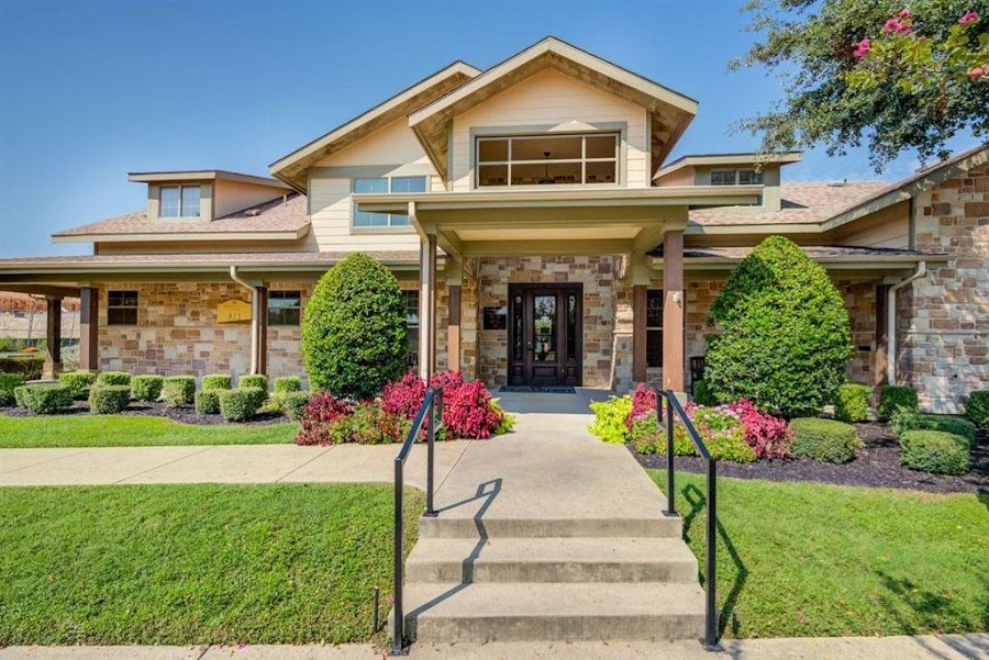 Huntington Ridge apartments at 821 S Polk St, Desoto, TX