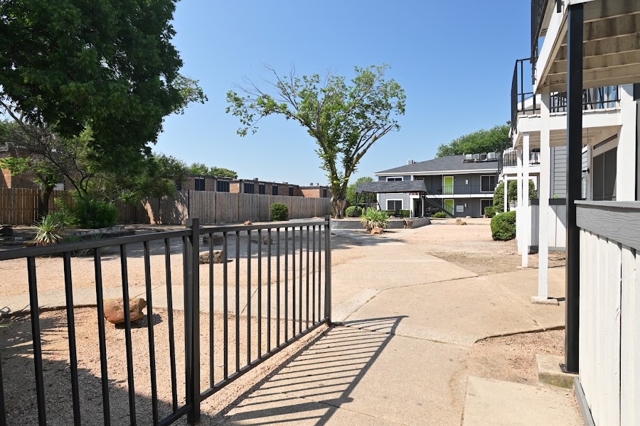 In Place apartments at 2920 Kendale Dr, Dallas, TX