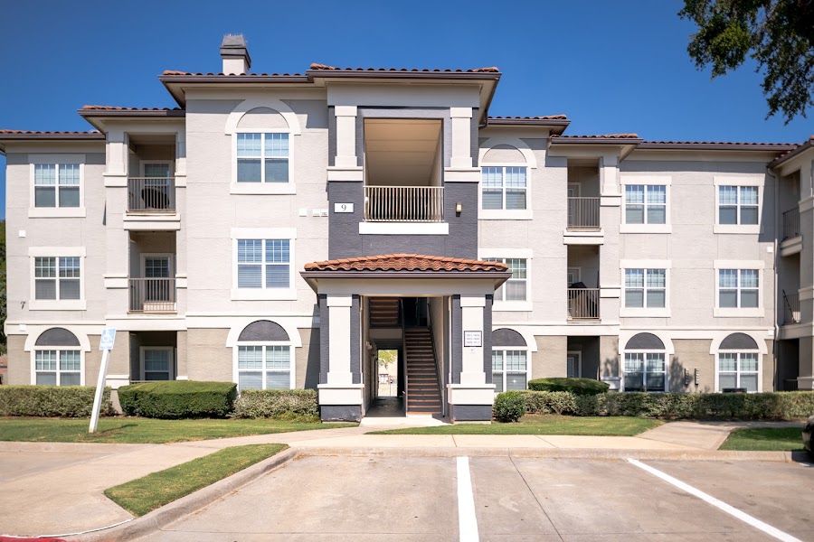 Pointe at Vista Ridge apartments at 2701 MacArthur Blvd, Lewisville, TX