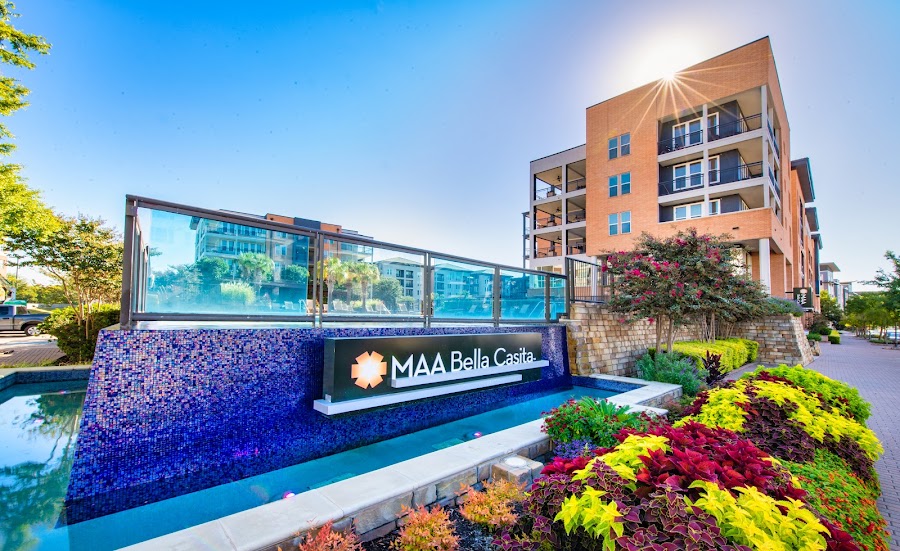 Bella Casita apartments at 851 Lake Carolyn Pkwy, Irving, TX