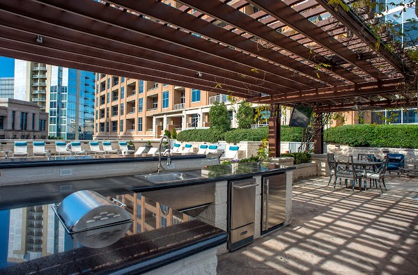 Ashton apartments at 2215 Cedar Springs Rd, Dallas, TX