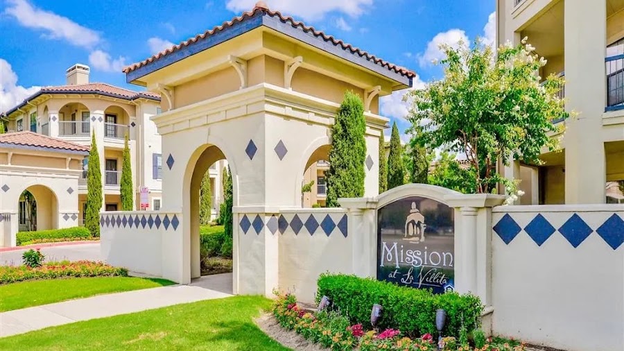 Mission at La Villita apartments at 635 E Royal Ln, Irving, TX