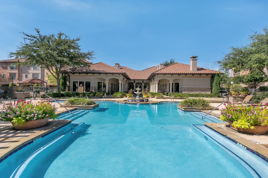La Villita Phase I apartments at 6604 Deseo, Irving, TX