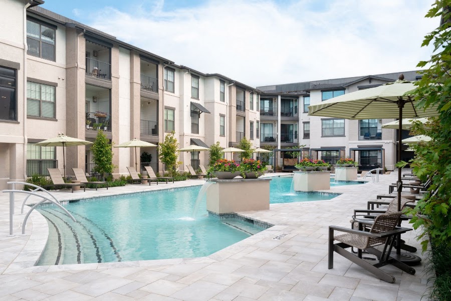 Fitzhugh Urban Flats apartments at 2707 N Fitzhugh Ave, Dallas, TX