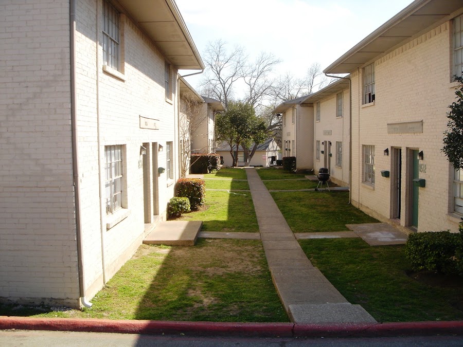 Landmark on the Valley apartments at 8544 Lazy Acres Cir, Dallas, TX