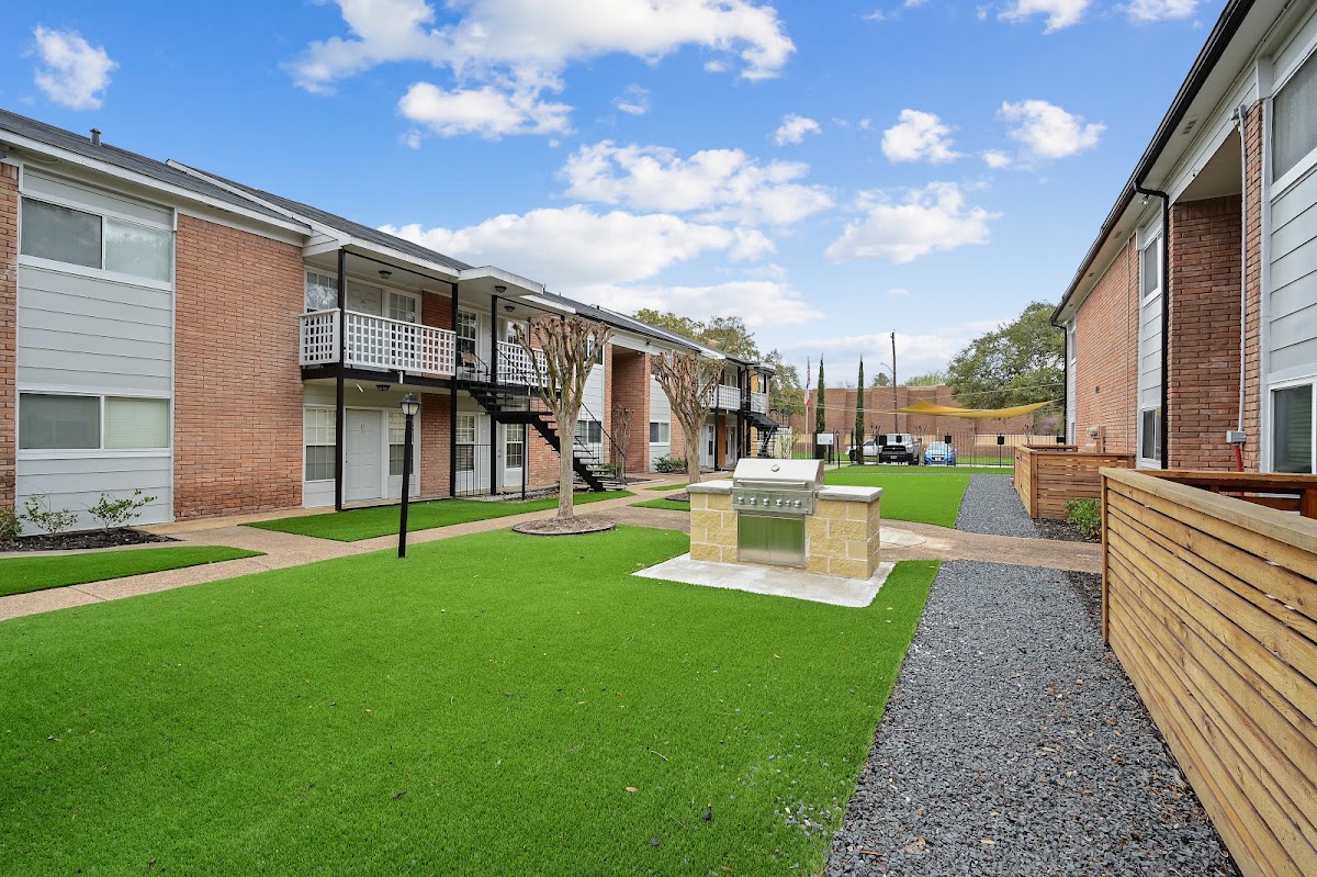 The Lauren in the Heights apartments at 800 Heights Blvd, Houston, TX
