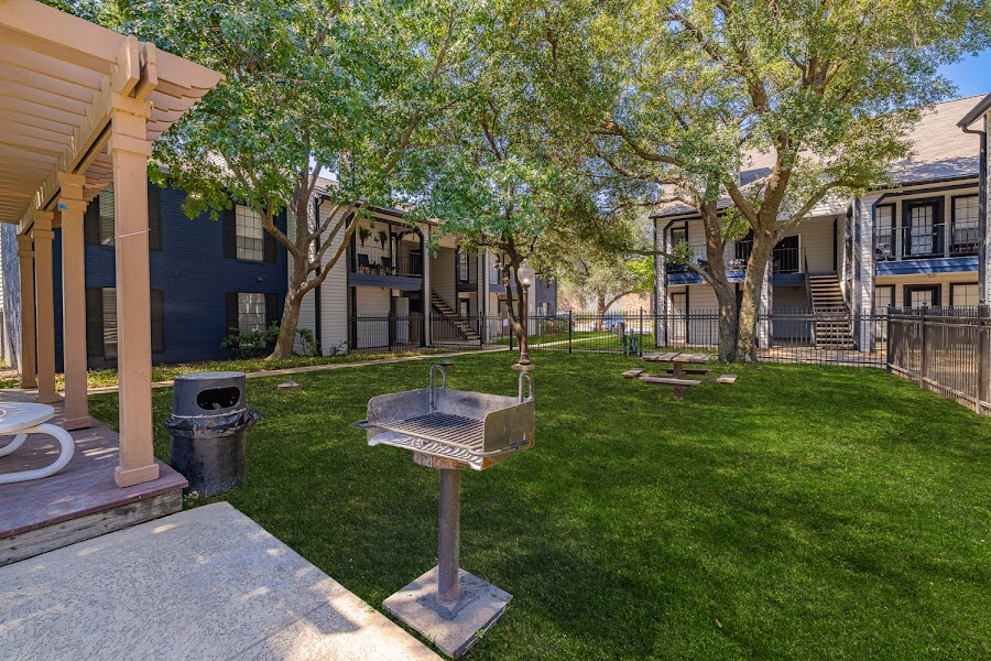 Arbor Creek apartments at 396 E Southwest Pkwy, Lewisville, TX