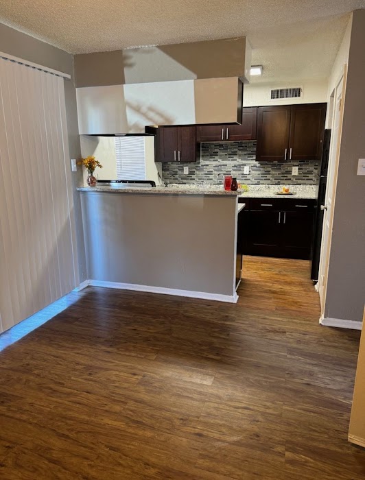 Del Rey Village apartments at 9607 Wickersham Rd, Dallas, TX