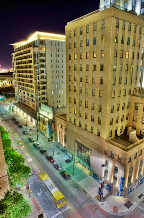 Continental apartments at 1810 Commerce St, Dallas, TX