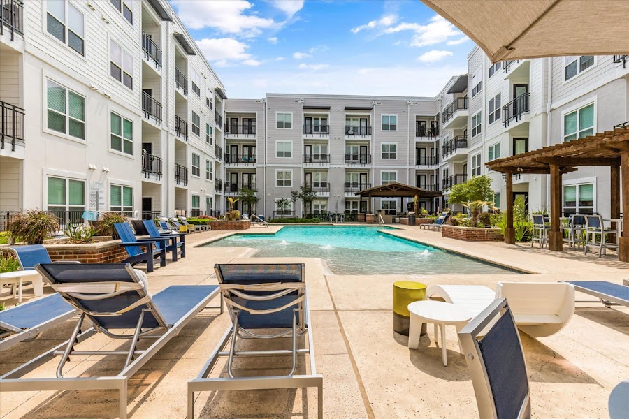 Lakeside Urban Center apartments at 850 Lake Carolyn Pkwy, Irving, TX