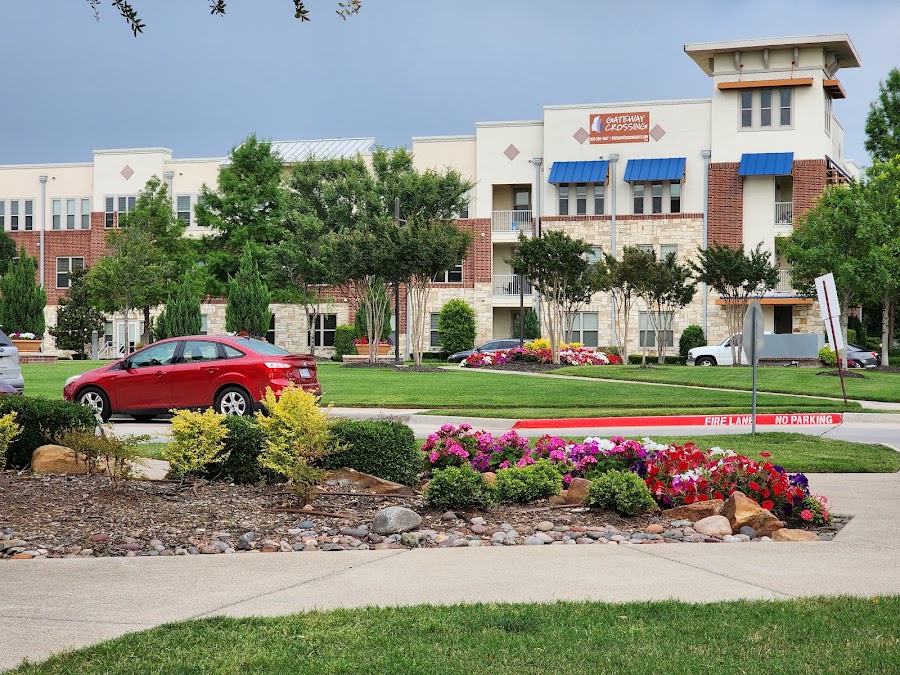 Gateway apartments at 350 Vistacourt Dr, Plano, TX