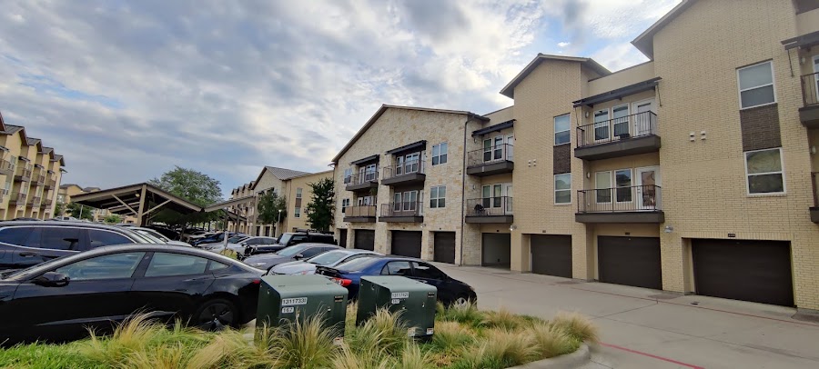 Mercer Crossing I apartments at 11700 Luna Rd, Farmers Branch, TX