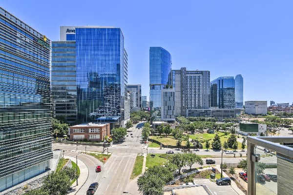 Moda apartments at 1855 Payne St, Dallas, TX