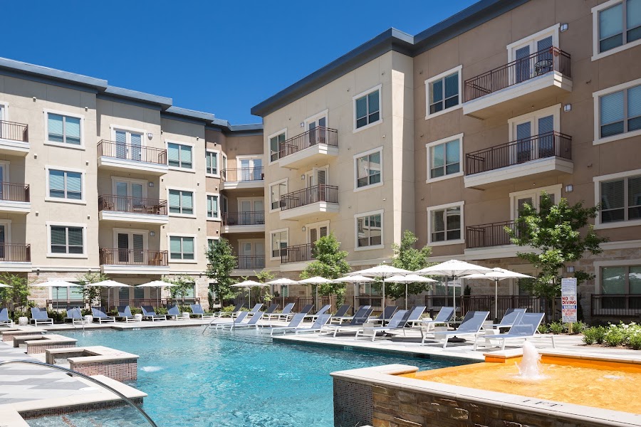 Fountain Pointe at Las Colinas apartments at 5225 Las Colinas Blvd, Irving, TX