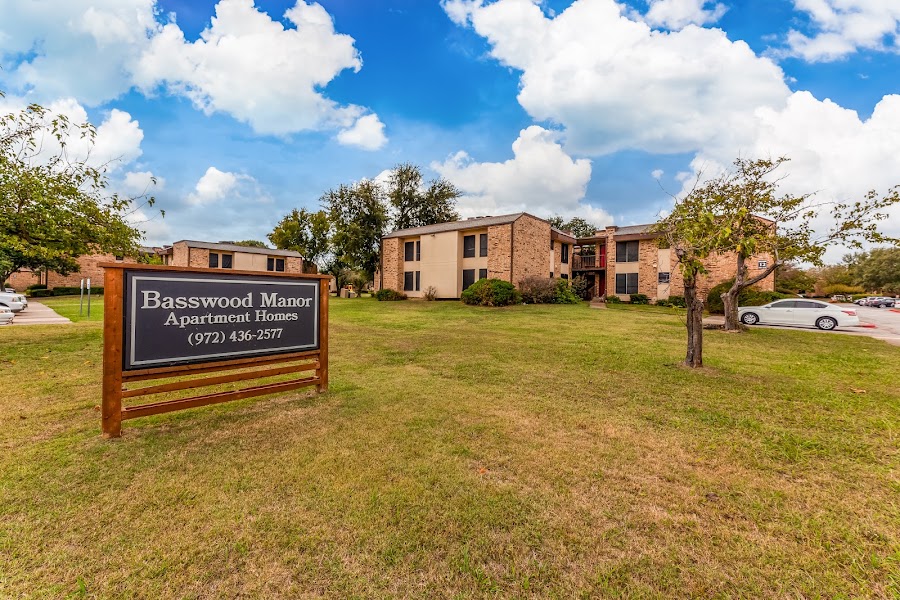 Basswood Manor apartments at 1020 Fox Ave, Lewisville, TX