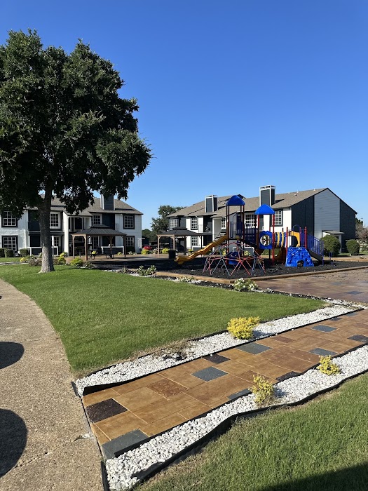 Bay Shore Village apartments at 2101 Lakeview Cir, Lewisville, TX