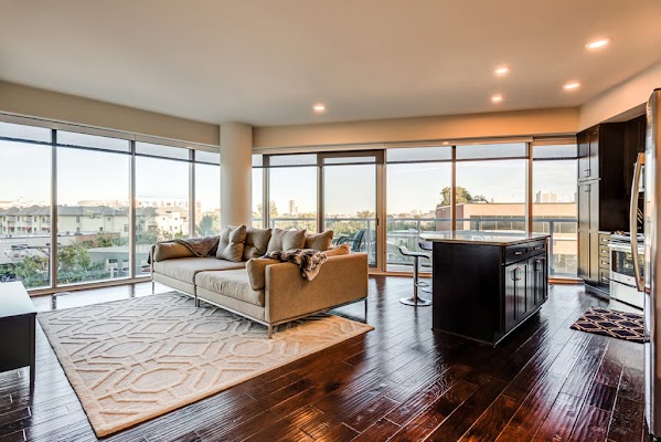 One Uptown apartments at 2619 McKinney Ave, Dallas, TX
