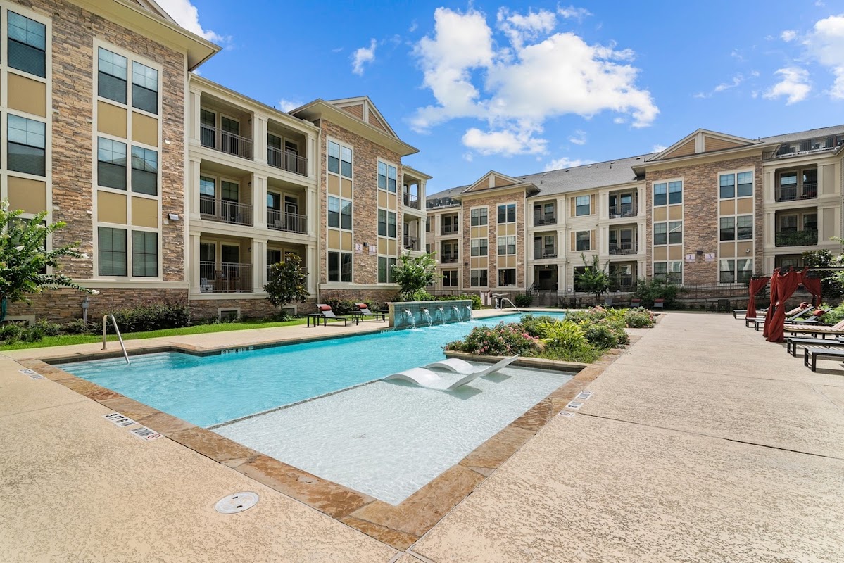 2121 Ella apartments at 2121 Ella Blvd, Houston, TX