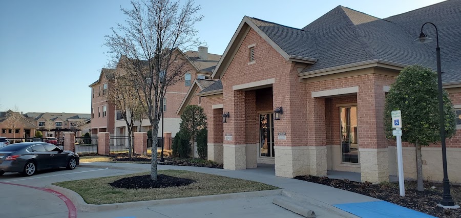 Lincoln Waters Edge II apartments at 11411 Luna Rd, Farmers Branch, TX