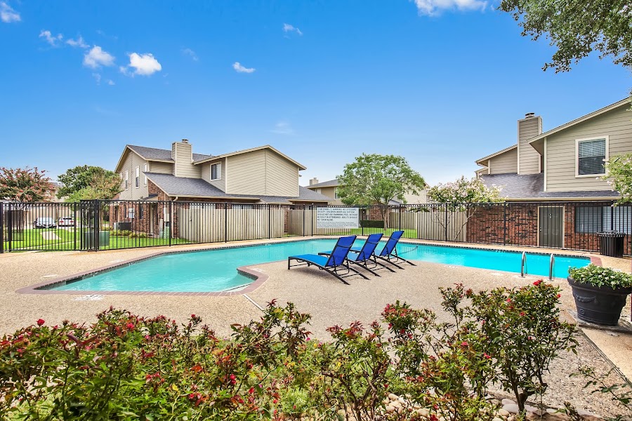 Rosemeade Townhomes apartments at 3830 Old Denton Road, Carrollton, TX