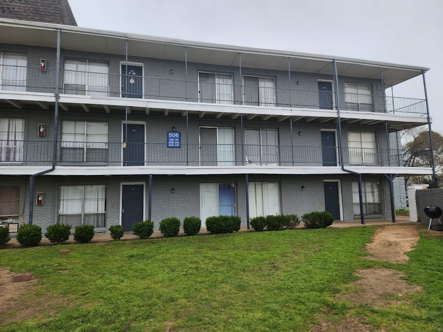 Cresent Ridge apartments at 506 N Rogers Rd, Irving, TX