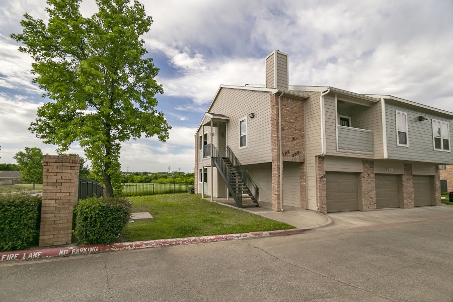 Broadmoor Villas apartments at 5015 Courtside Dr, Irving, TX