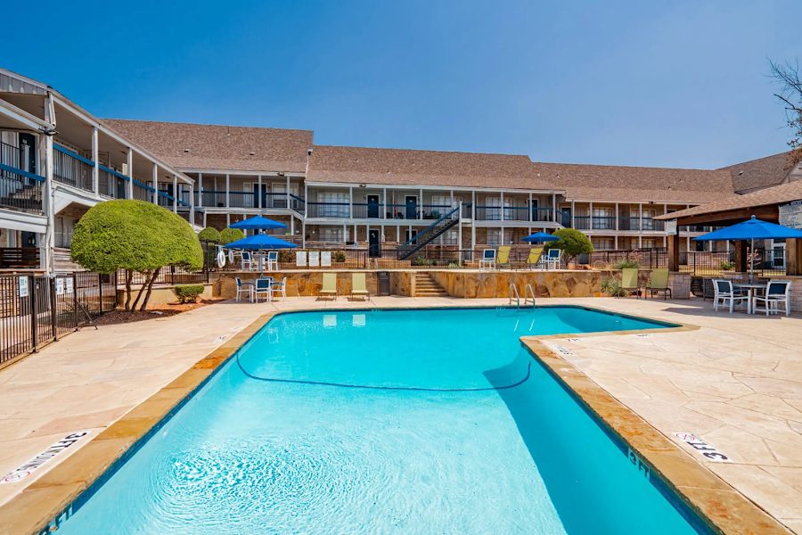 Residence at Lake Highlands apartments at 9857 Audelia Rd, Dallas, TX