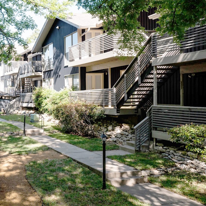 Kontour at Kessler Park apartments at 1306 N Plymouth Rd, Dallas, TX