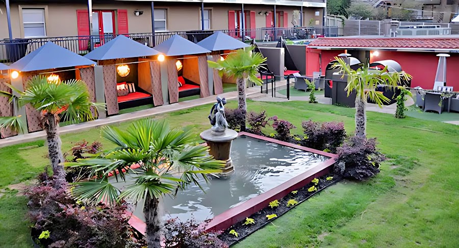Bungalows apartments at 7204 Gaston Ave, Dallas, TX