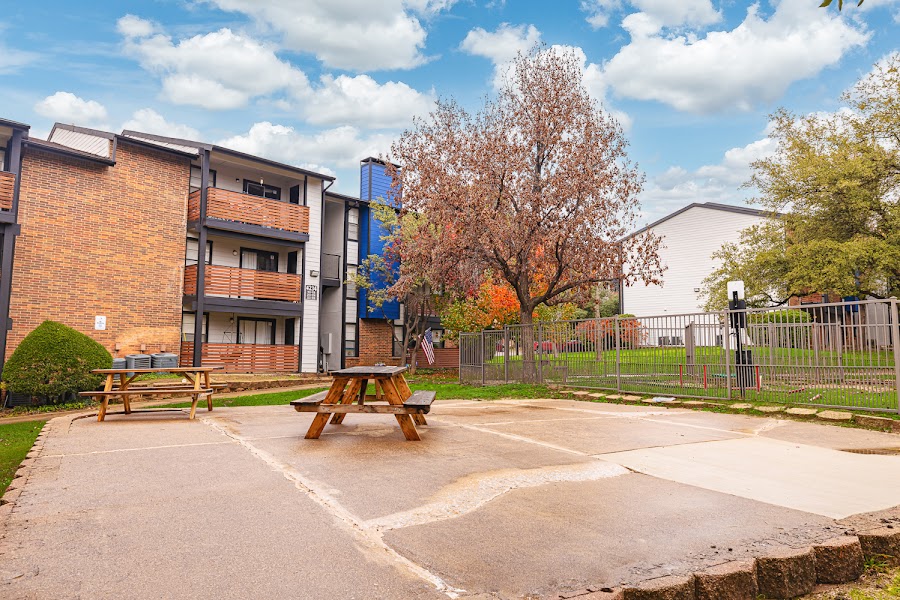 Sedona Park apartments at 4200 W Northgate Dr, Irving, TX