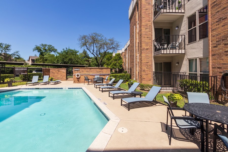 Cambridge apartments at 5959 E Northwest Hwy, Dallas, TX