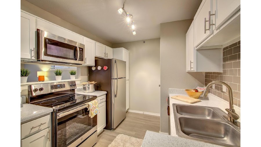 Spring Parc apartments at 18250 Marsh Ln, Dallas, TX