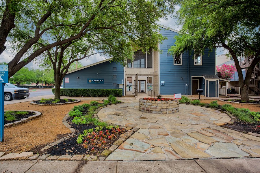 Julianna Place apartments at 3130 Lombardy Ln, Dallas, TX