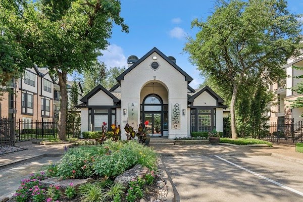 Arrive on University apartments at 5750 E University Blvd, Dallas, TX