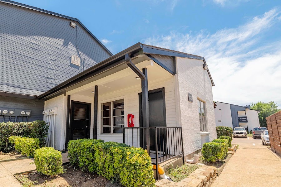 Catalina apartments at 998 Bellaire Blvd, Lewisville, TX