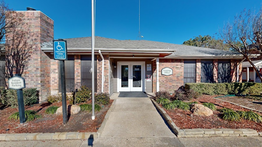 Regal Crossing apartments at 7575 Chaucer Pl, Dallas, TX