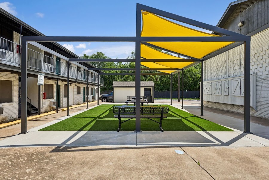 Casa Del Sol apartments at 730 N Nursery Rd, Irving, TX
