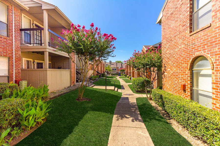 Colonies apartments at 2525 Bolton Boone Dr, Desoto, TX