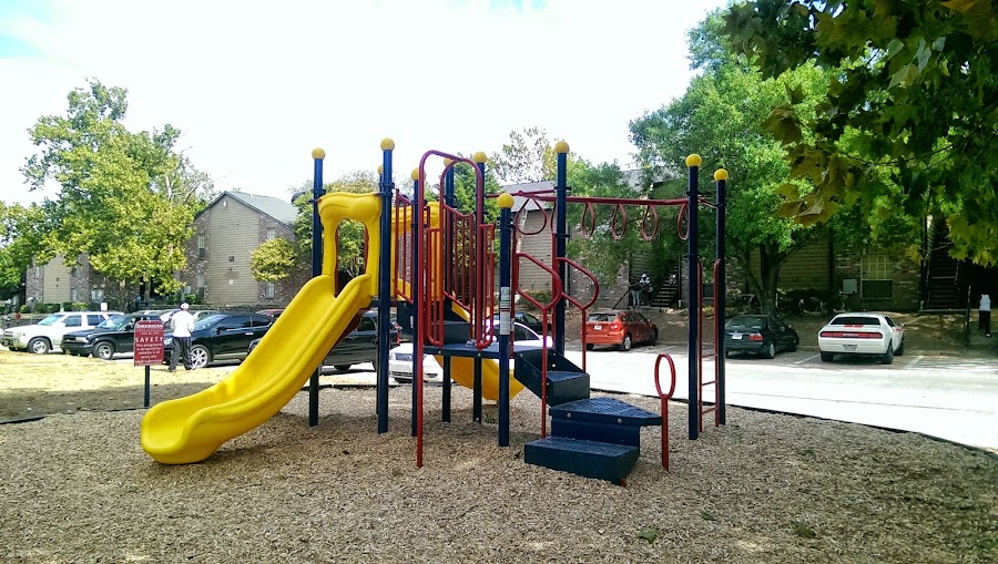 Mandalay Palms Bayside apartments at 7550 Cliff Creek Crossing, Dallas, TX