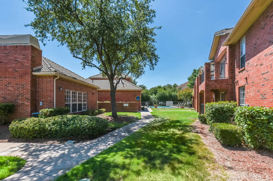 Cooper's Crossing apartments at 1101 Oxbow Dr, Irving, TX